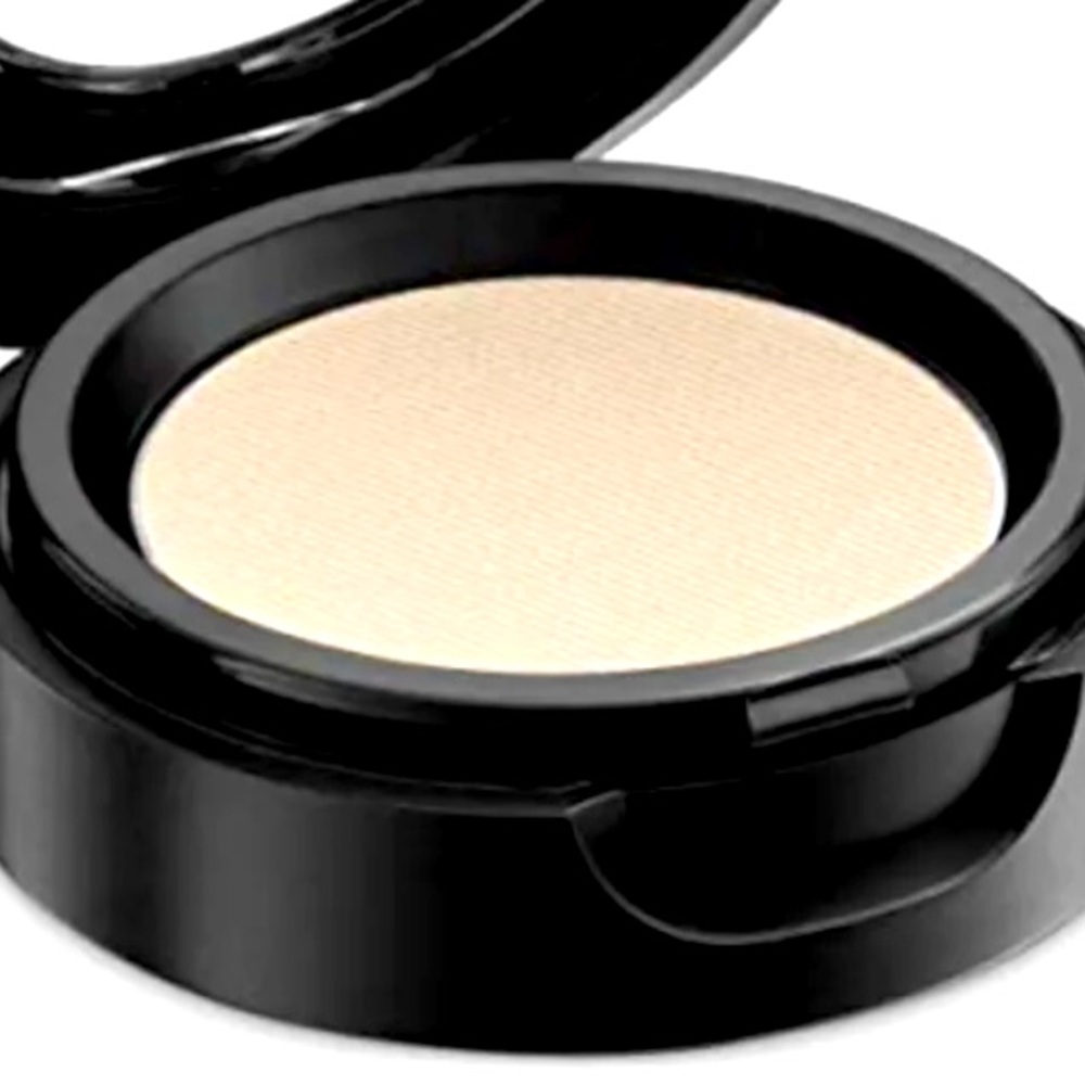 VANILLA ICE MATTE EYESHADOW PERFECT BASE COLOR FROM PROFESSIONAL MUA COUNTER!!!!